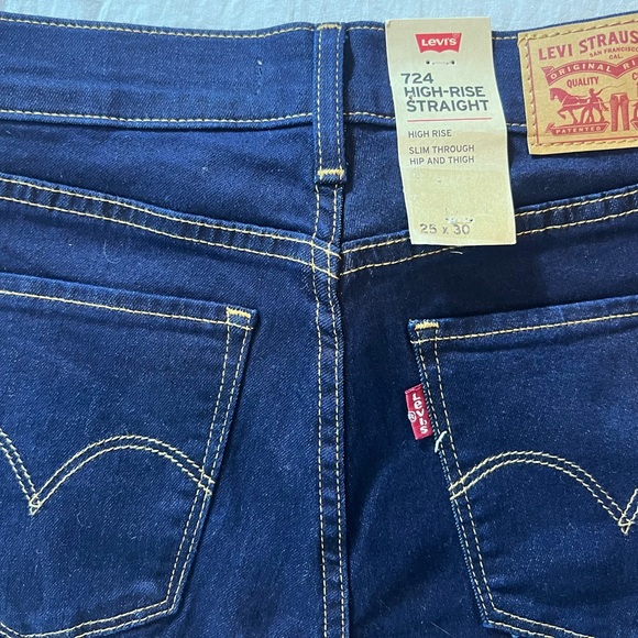 Levi’s blue 724 high rise straight jeans Hyper-soft. Size: 25 x 30 - Picture 7 of 7
